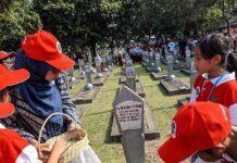 Tabur Bunga di Makam Pahlawan – SD Islam Tugasku