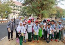 Kampanye Plastik di LRT – SD Islam Tugasku