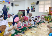 Memasak bersama Mama